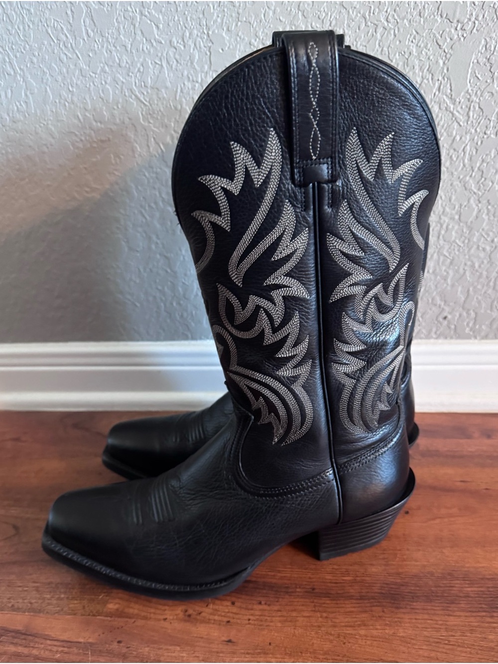 Men’s Ariat Black Leather Western Cowboy Boots with Silver Embroidery